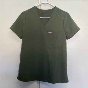 Figs Catarina top. XS. Moss. Great condition. Air dried, not dryer